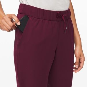 Lululemon joggers on the fly